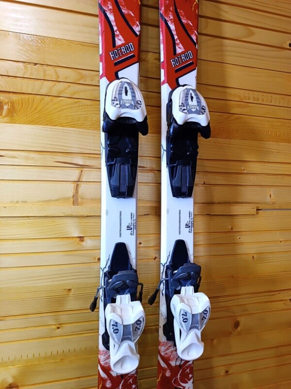LYŽE NORDICA HOTROD JR 140CM + LYŽIARKY NORDICA GPX TEAM 25MP